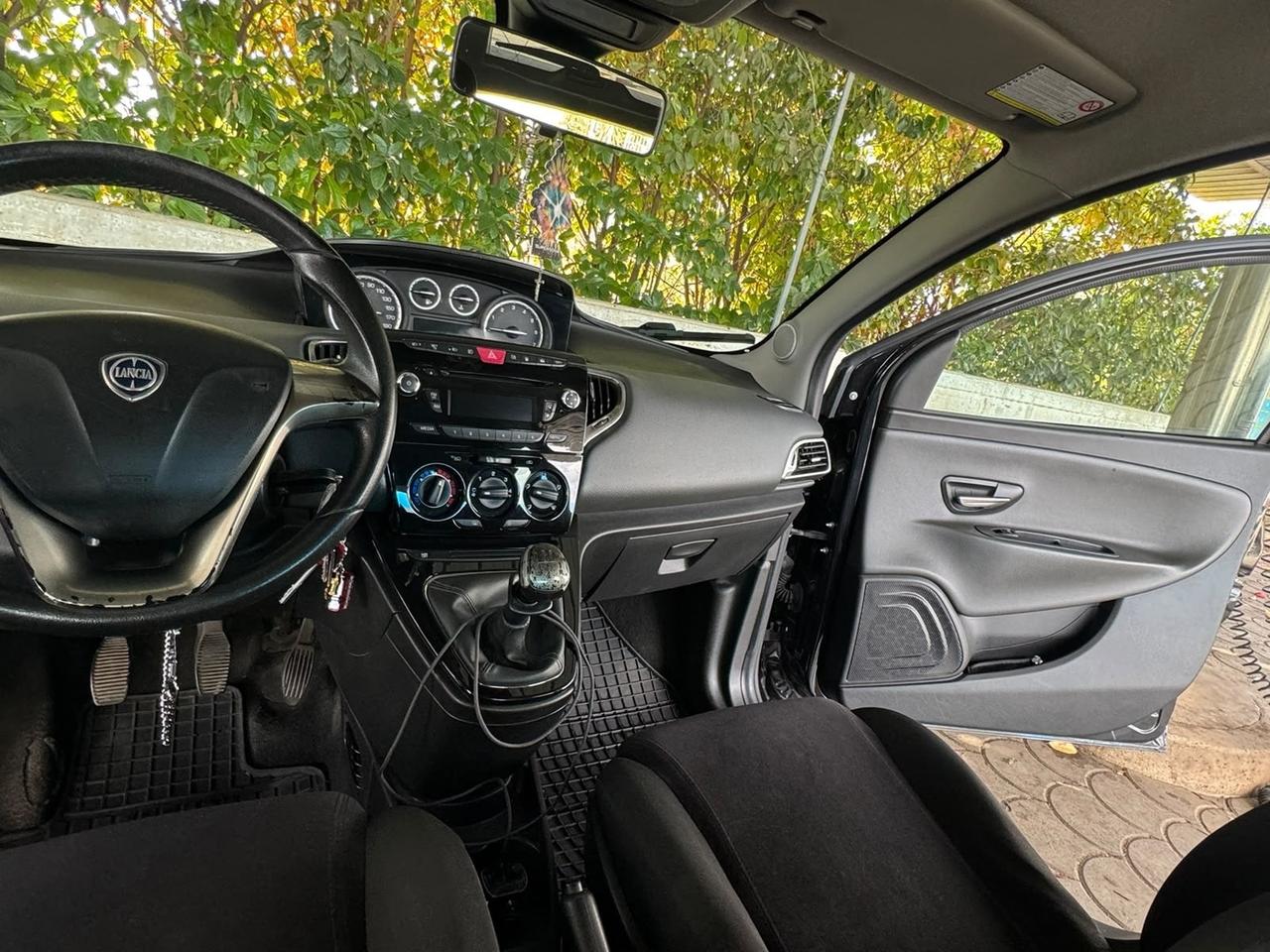 Lancia Ypsilon 0.9 TwinAir 85 CV 5 porte Metano Ecochic Gold
