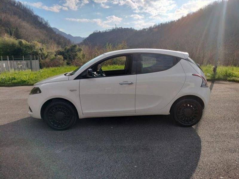 Lancia Ypsilon 1.0 FireFly 5 porte S&S Hybrid Silver