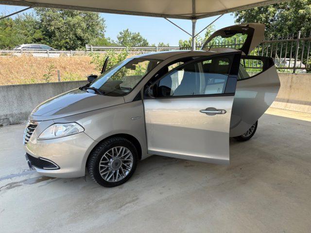 LANCIA Ypsilon 0.9 TwinAir 85 CV 5 porte Gold AUTOMATICA