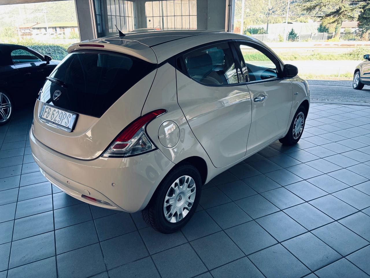 Lancia Ypsilon 1.2 69 CV 5 porte Silver