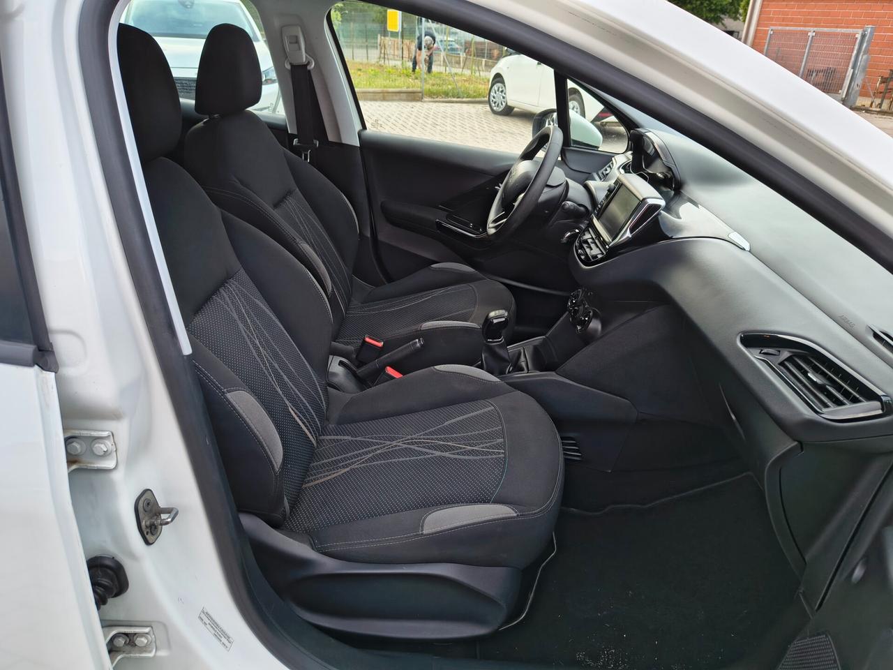 Peugeot 208 PureTech 82 5 porte Allure