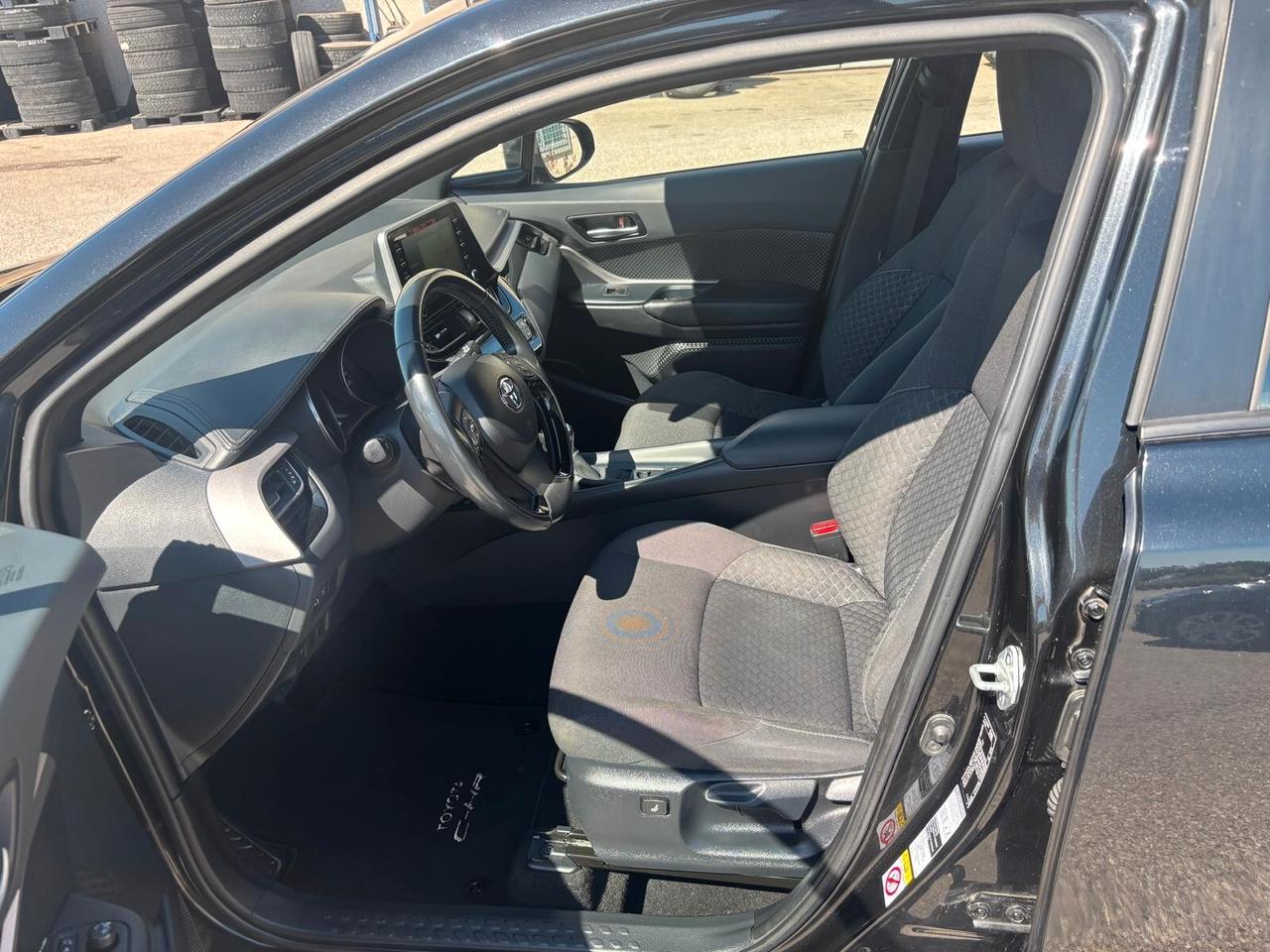 Toyota C-HR 1.8 Hybrid E-CVT Business