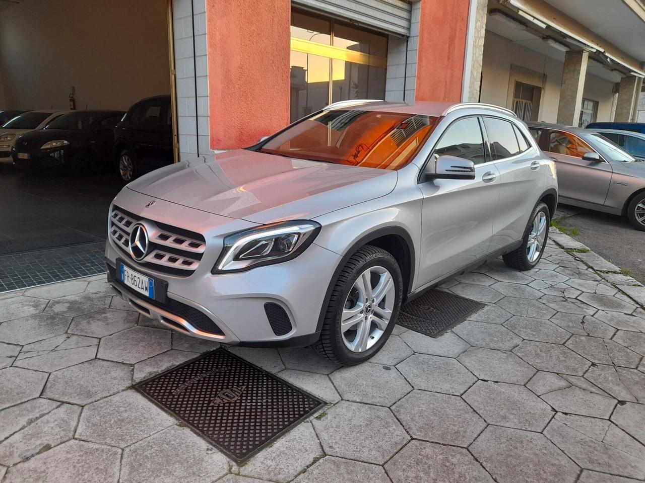 MERCEDES GLA 180 D SPORT