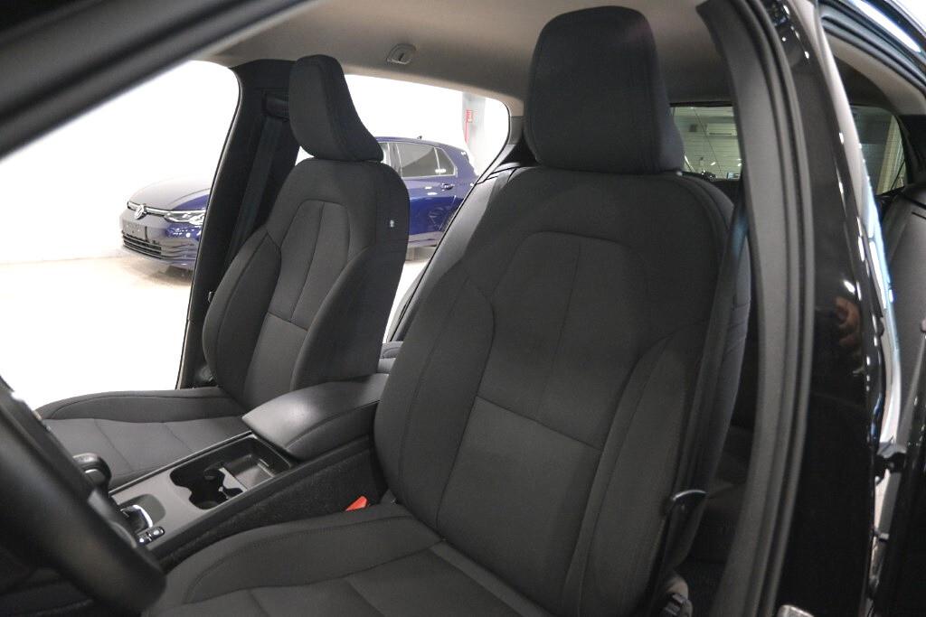 Volvo XC40 D3 Momentum Pro (150 cv)