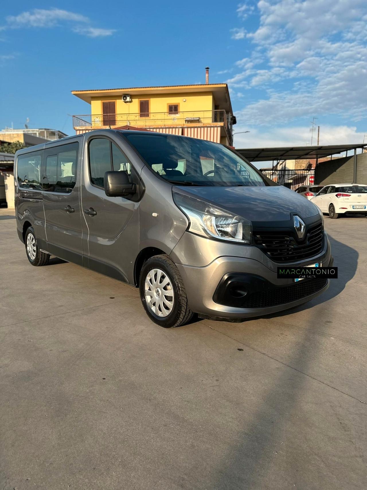 Renault Trafic 9 posti pulmino