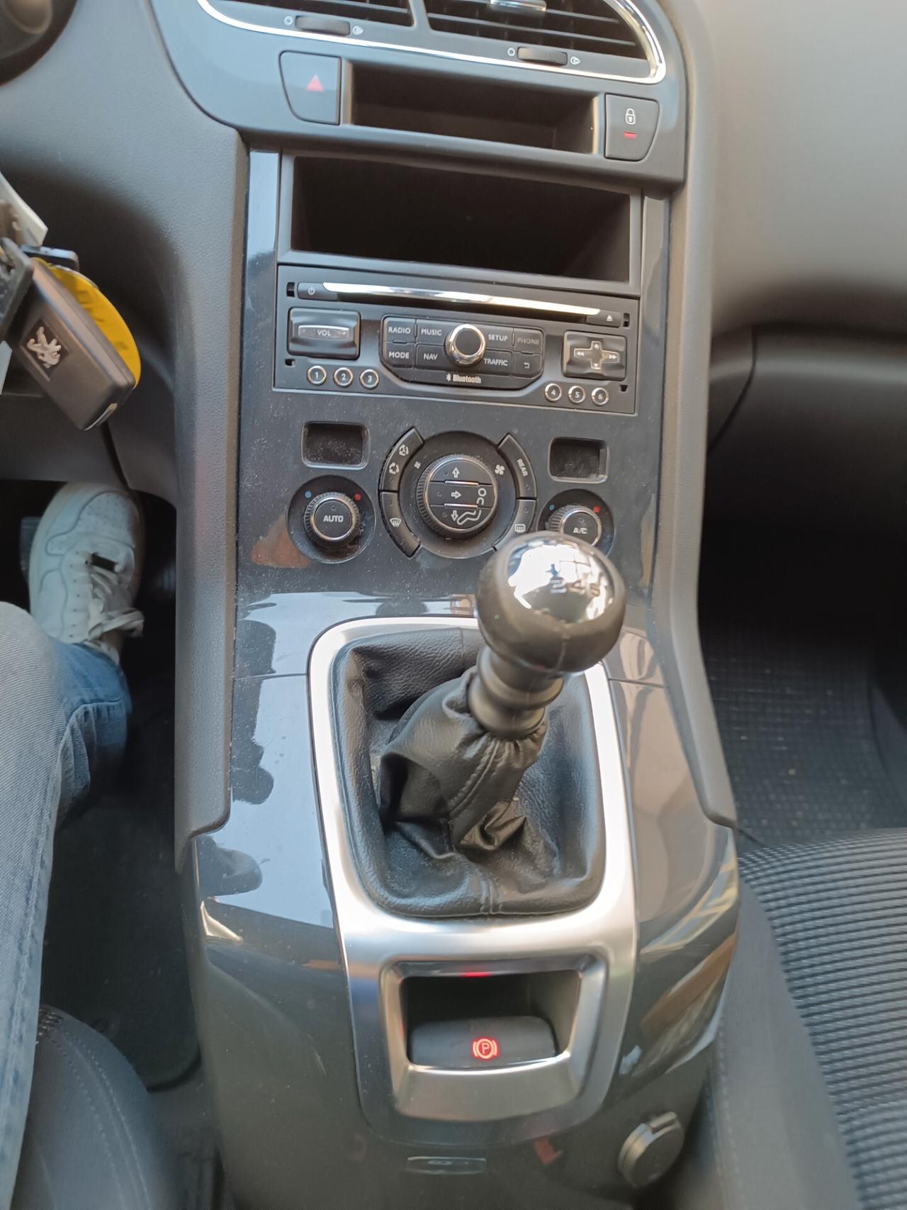 Peugeot 5008 1.6 HDi 112CV ALLURE 7 POSTI NAVI GANCIO TRAINO