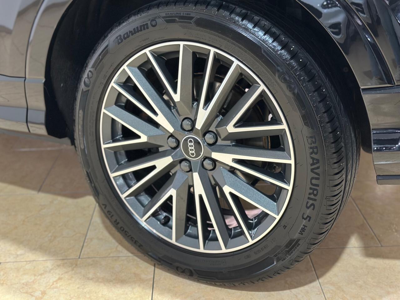 Audi Q3 40 TDI quattro S tronic S line edition