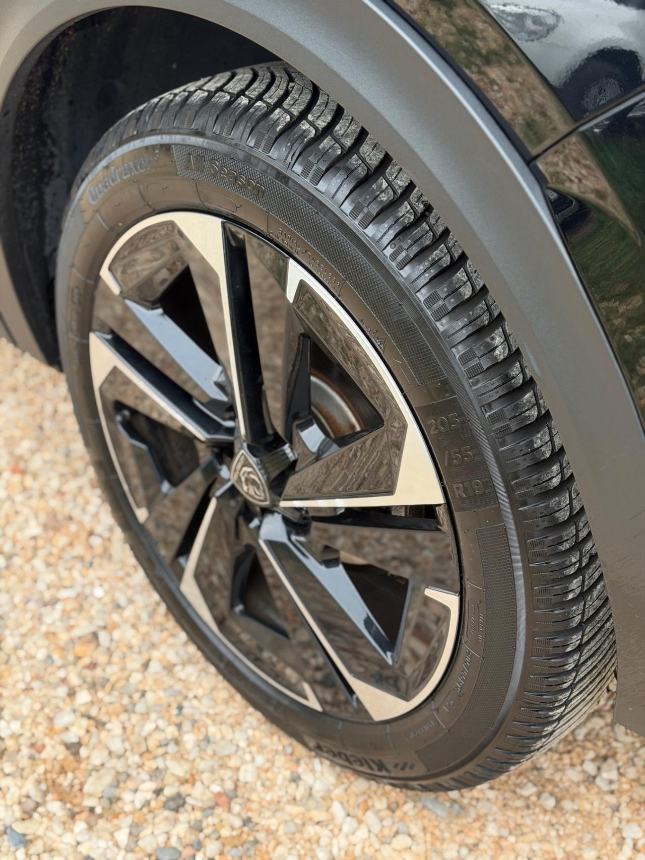 Peugeot 408 ALLURE FULLOPT EU6B KMCERT 360CAM