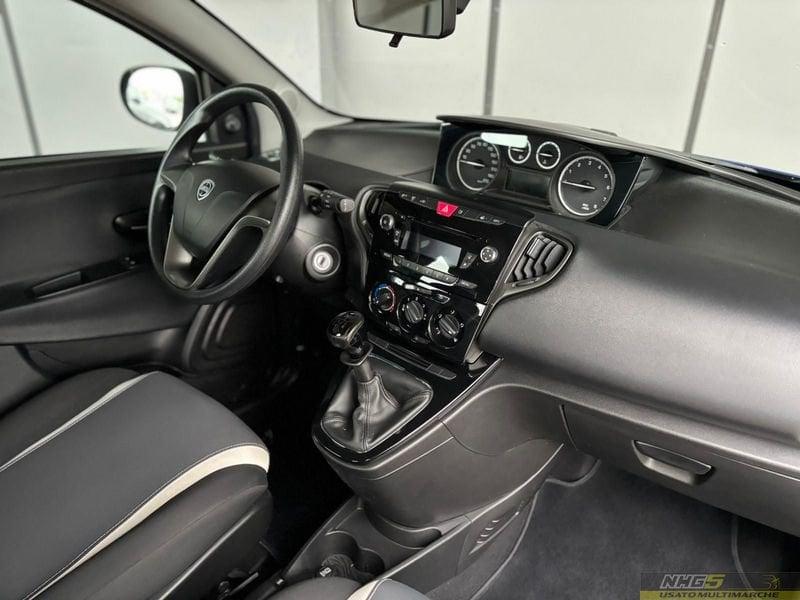 Lancia Ypsilon Ypsilon 1.2 69 CV 5 porte Silver