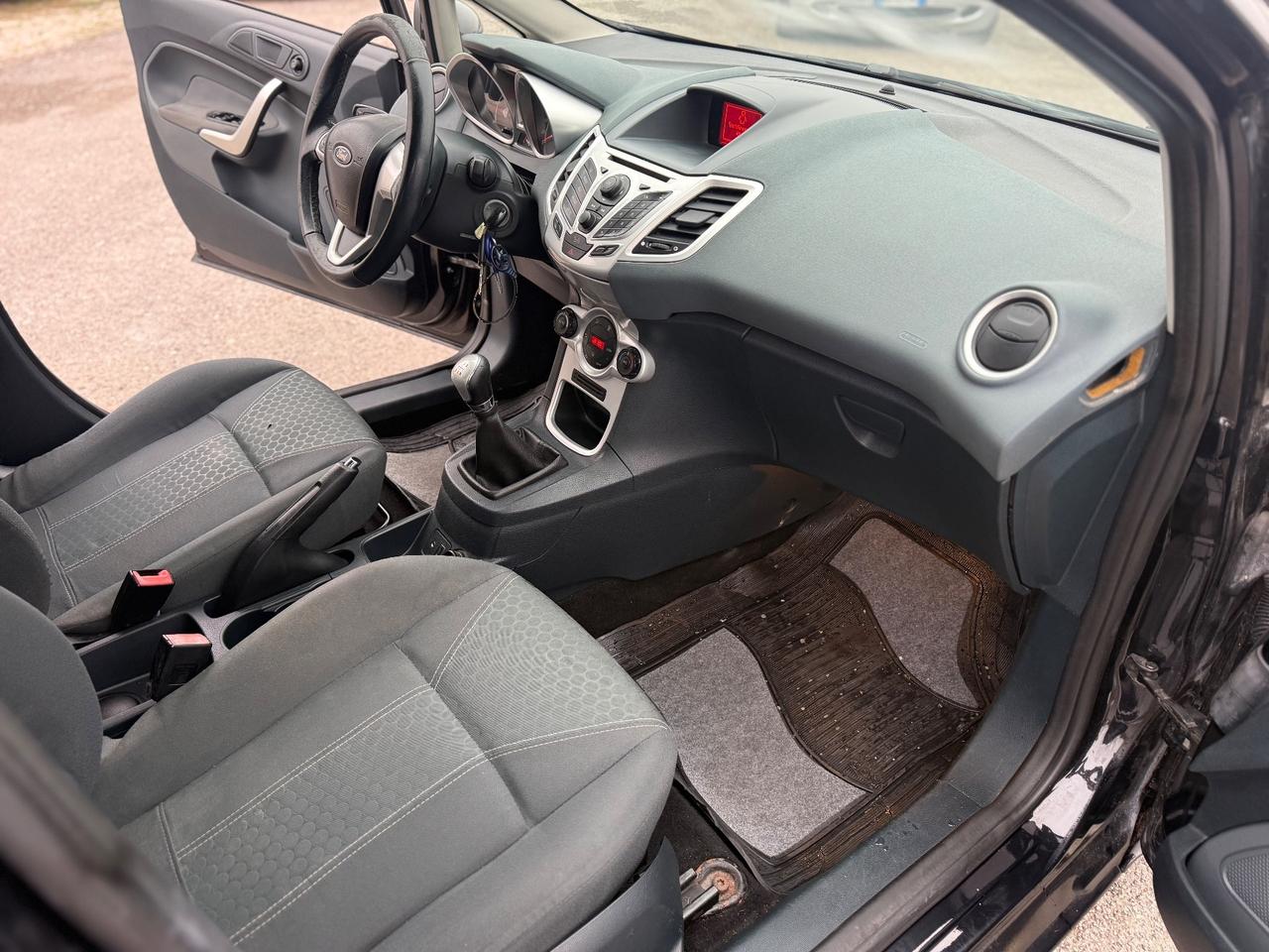 Ford Fiesta 1.4 TDCi 68CV 5 porte Titanium