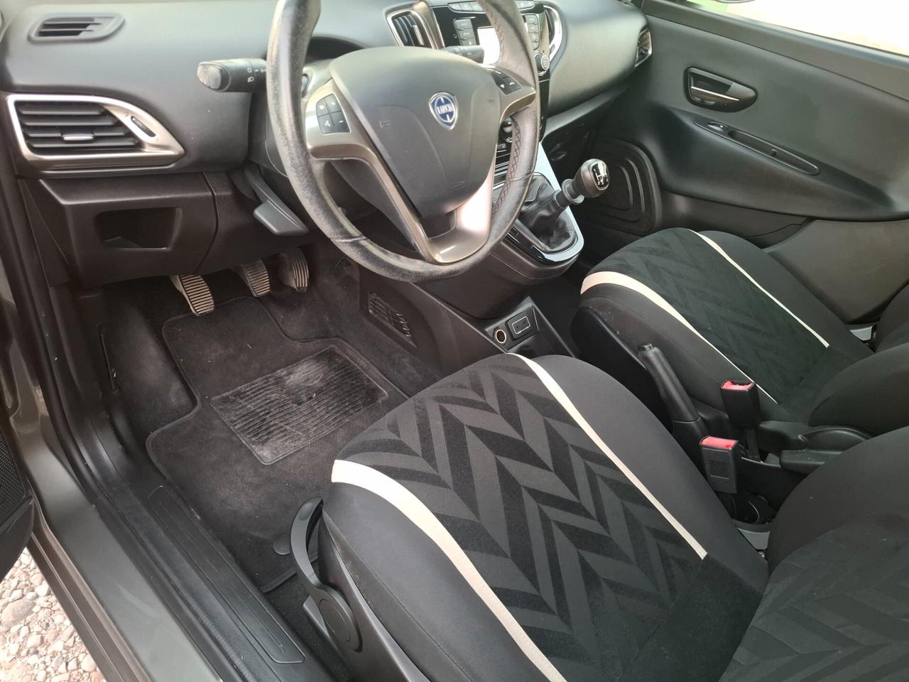 Lancia Ypsilon 1.2 69 CV 5 porte Silver