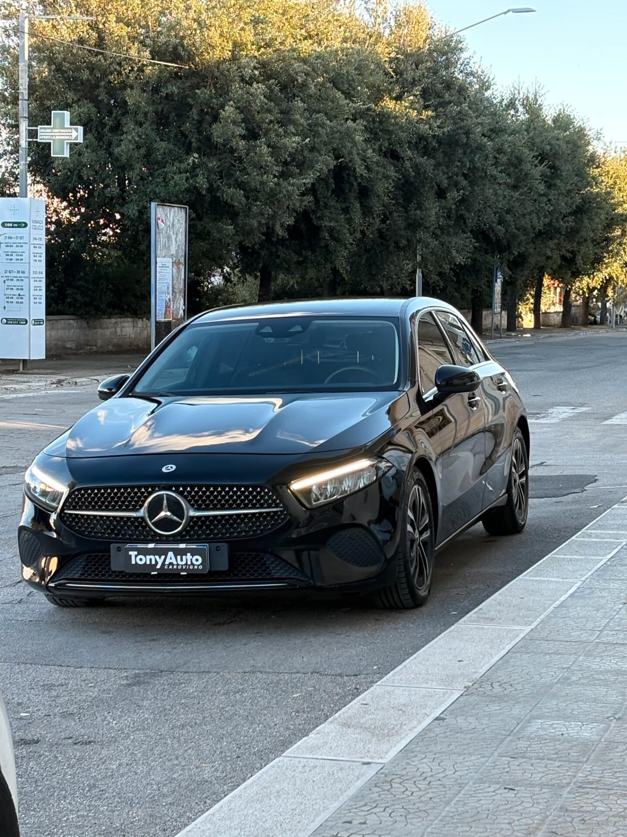 Mercedes-benz A 180 d Premium auto AMG con NAVI,TELECAMERA,VIRTUAL COCKPIT,APPLE CARPLAY,FULL LED,VETRI OSCURATI,TESSUTO