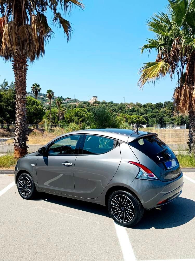 Lancia Ypsilon 1.0 FireFly Hybrid Gold