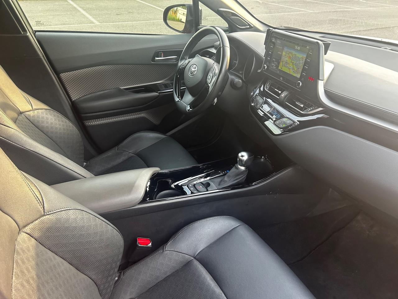 Toyota C-HR 2.0 Hybrid E-CVT Style