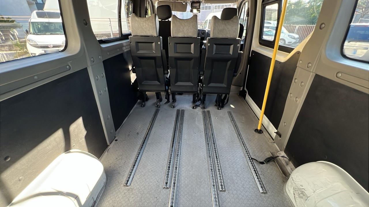 Minibus 9 posti Renault Master Trasporto Disabili