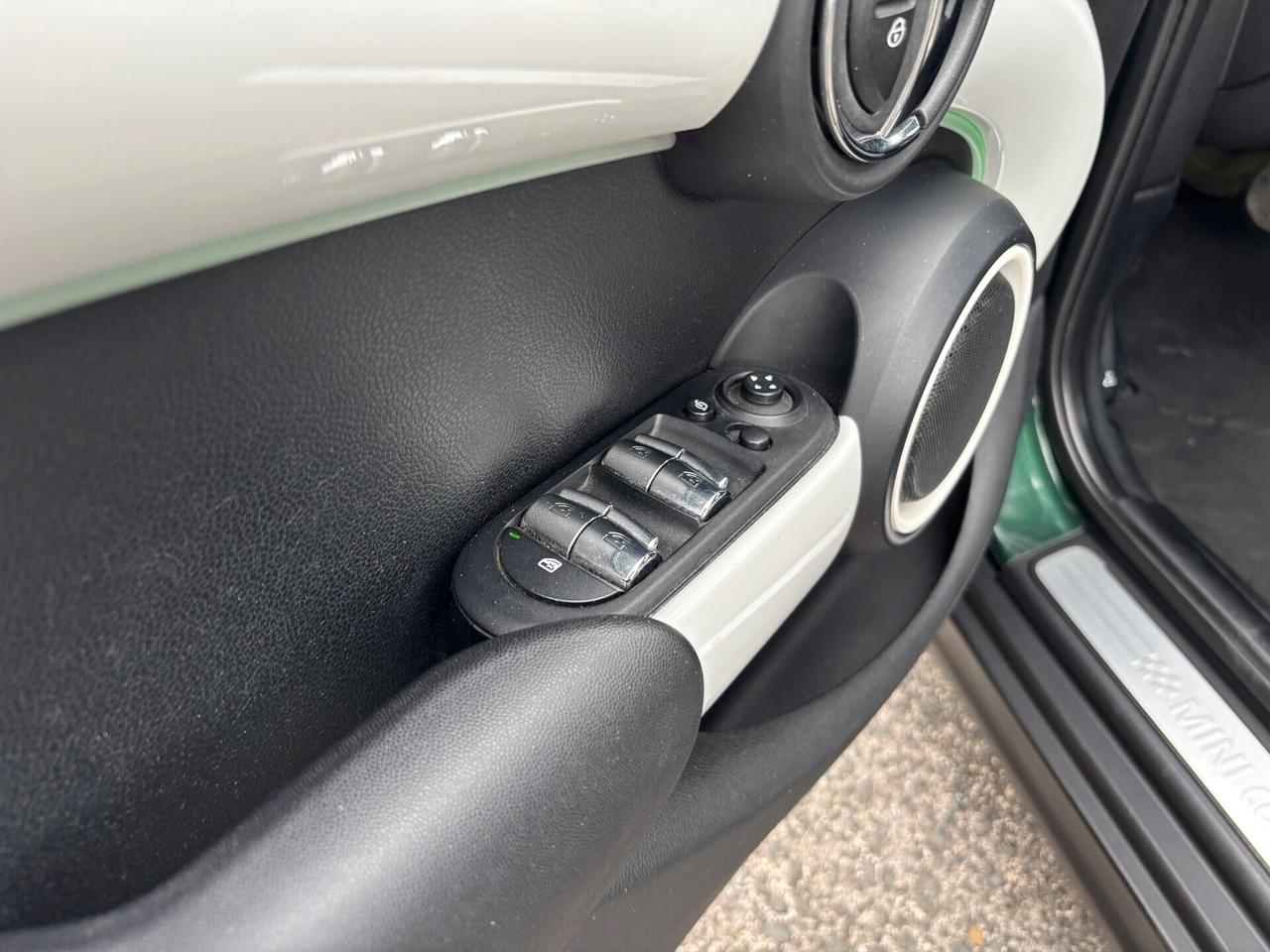 Mini 2.0 Cooper SD AUTOMATICA, PANORAMA, NAVI, TELECAMERA, HEAD UP DISPLAY, STUPENDA!!!!!