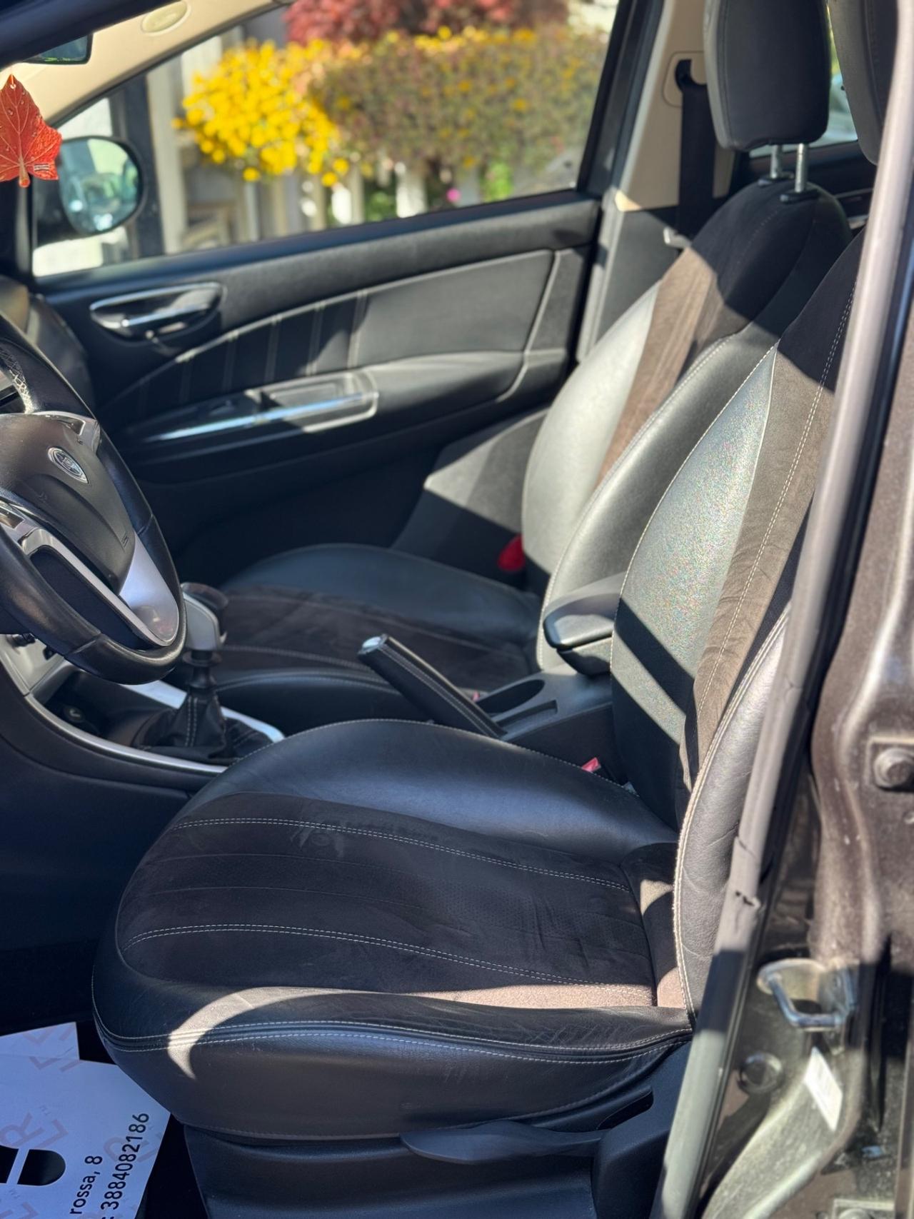 Lancia Delta 1.9 MJT Twinturbo DPF Oro