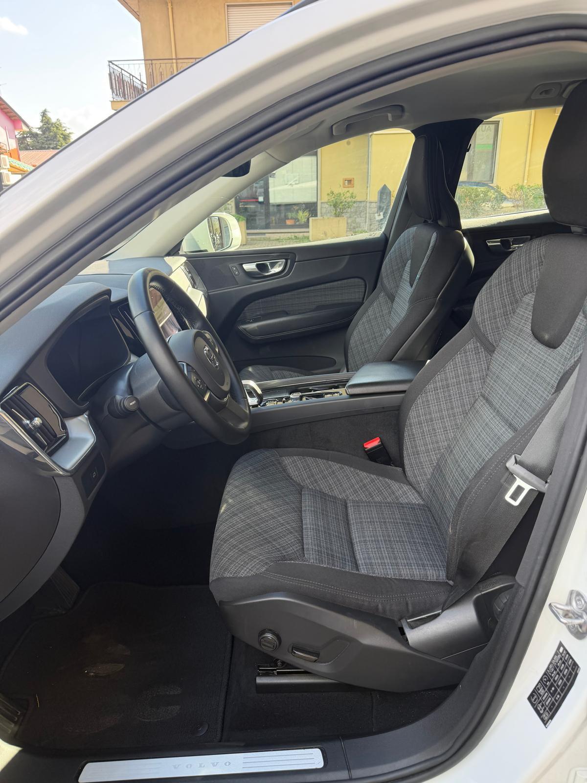 Volvo XC 60 XC60 B4 (d) automatico Business