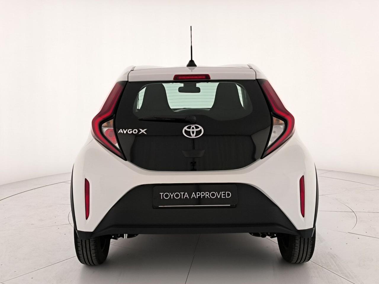 Toyota Aygo x 1.0 active 72cv