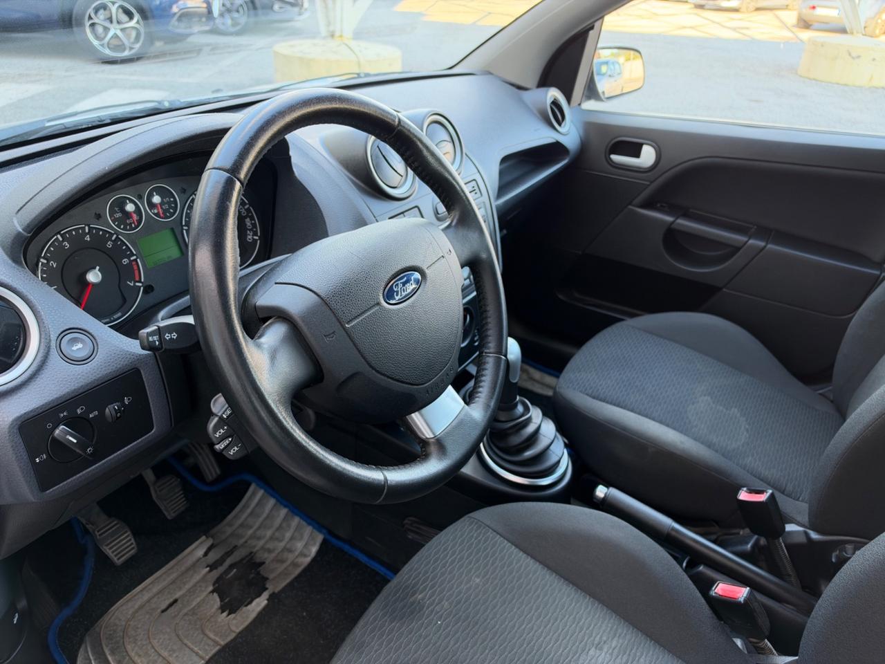 Ford Fiesta 1.2 16V 5p. Ghia