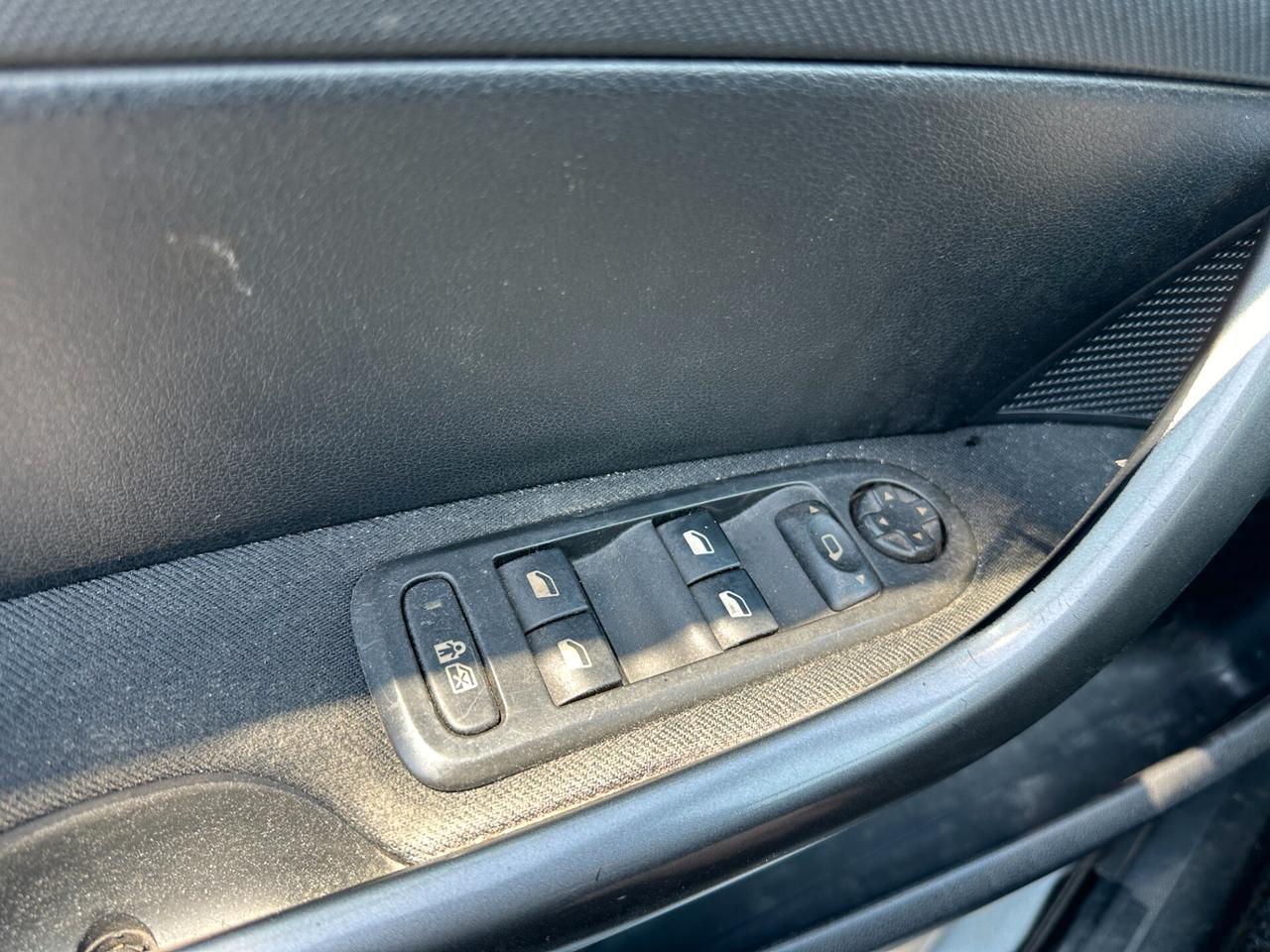 Peugeot 308 1.6 HDi 110CV 5p. Premium (6 Marce)