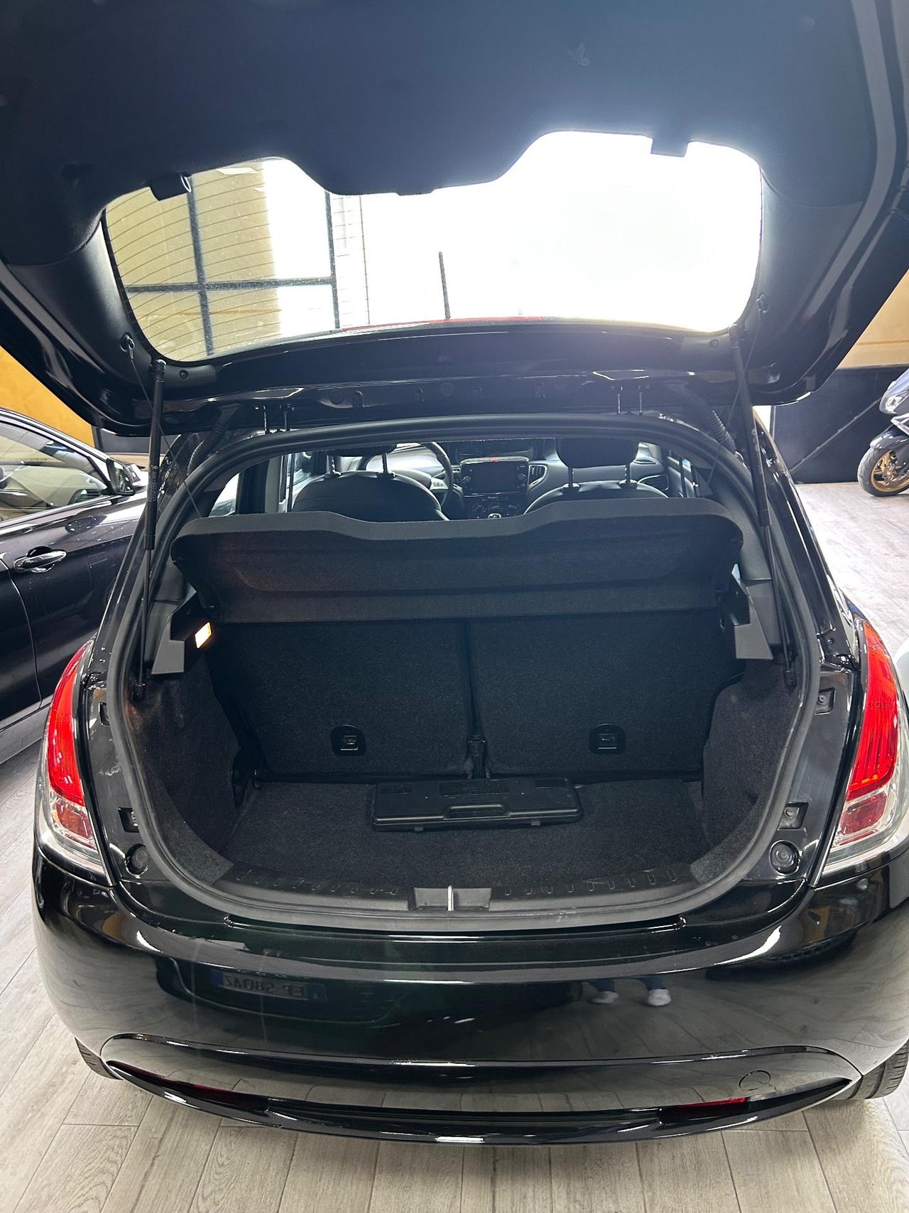 LANCIA YPSILON 1.0 Ibrida “GARANZIA 2 ANNI”-2023