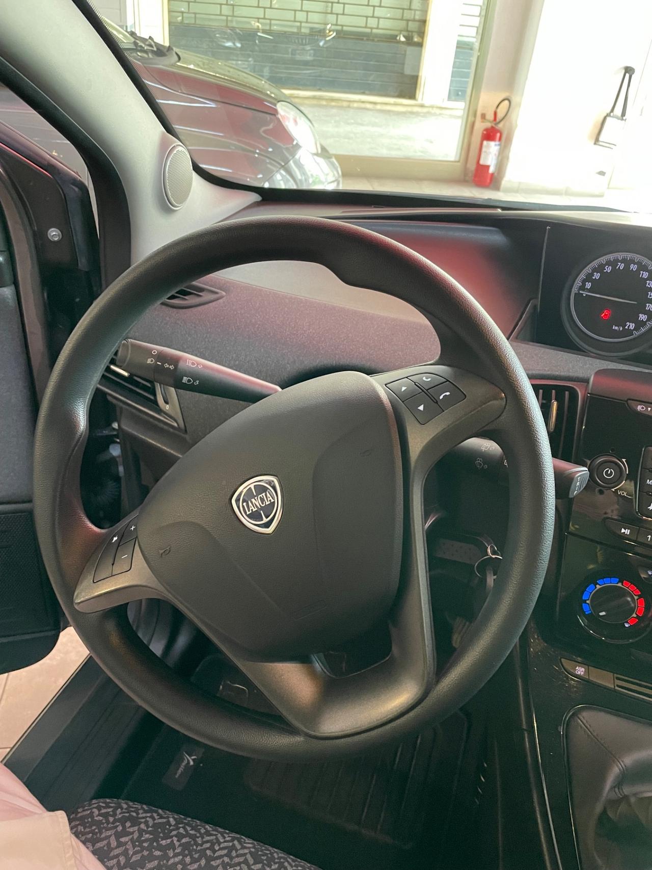Lancia Ypsilon 1.0 FireFly 5 porte S&S Hybrid Ecochic Silver