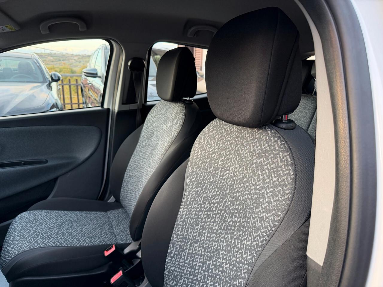 Lancia Ypsilon 1.2 69 cv. ELEFANTINO BLU