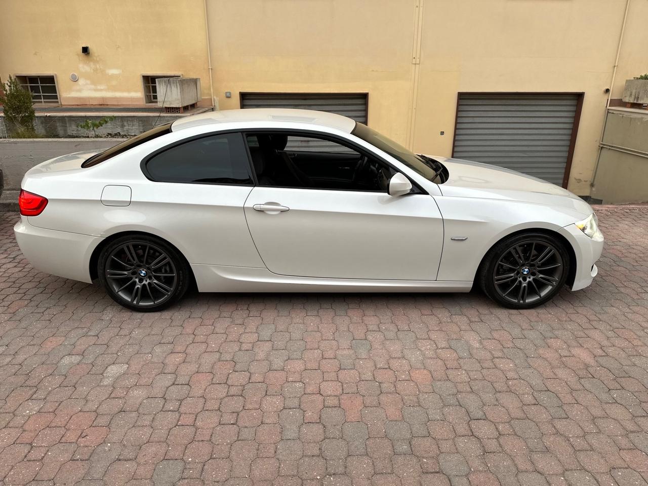 Bmw 320 Lci coupe’ Msport MANUALE