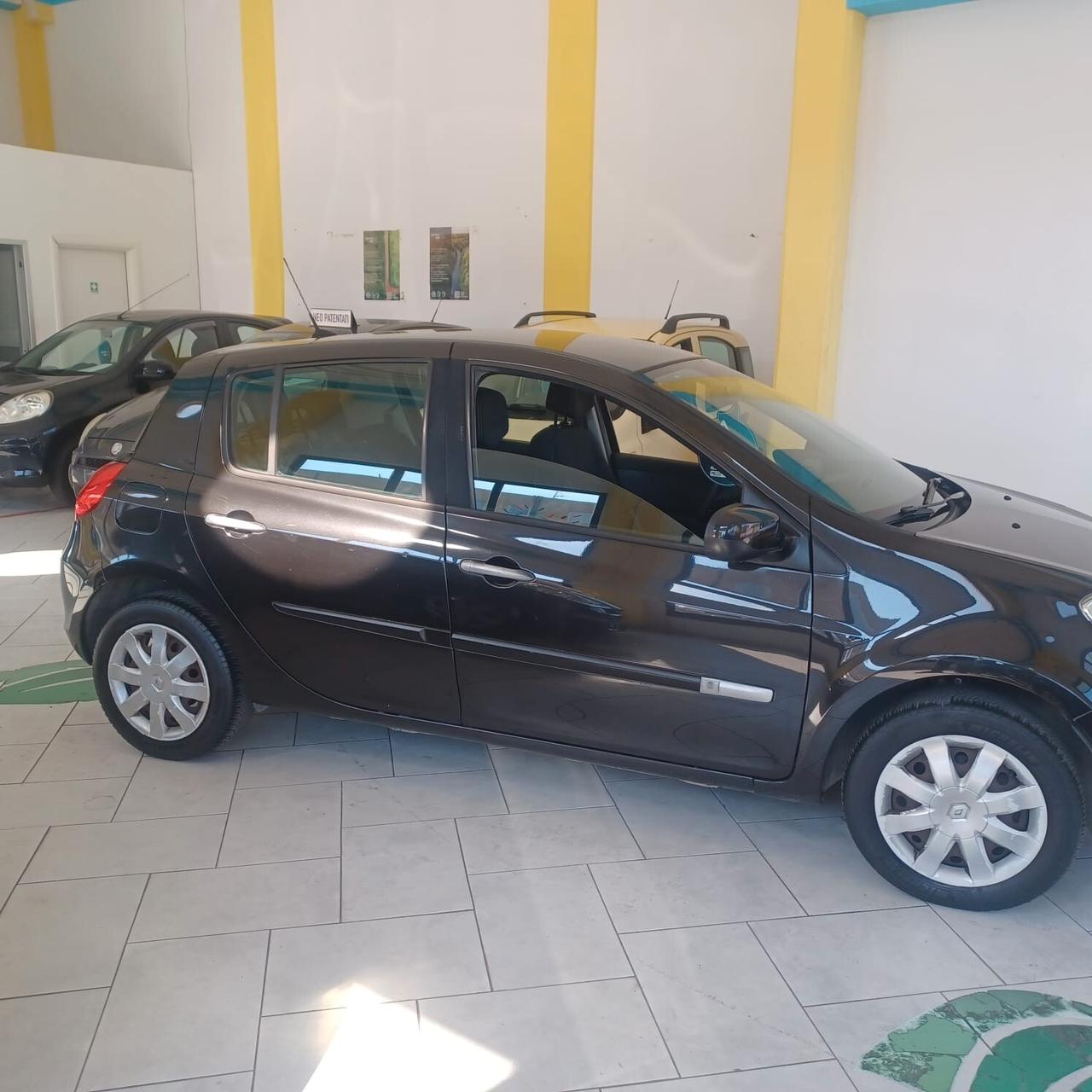 128.548KM CLIO 1.2 PERFETTA OK NEOPATENTATI