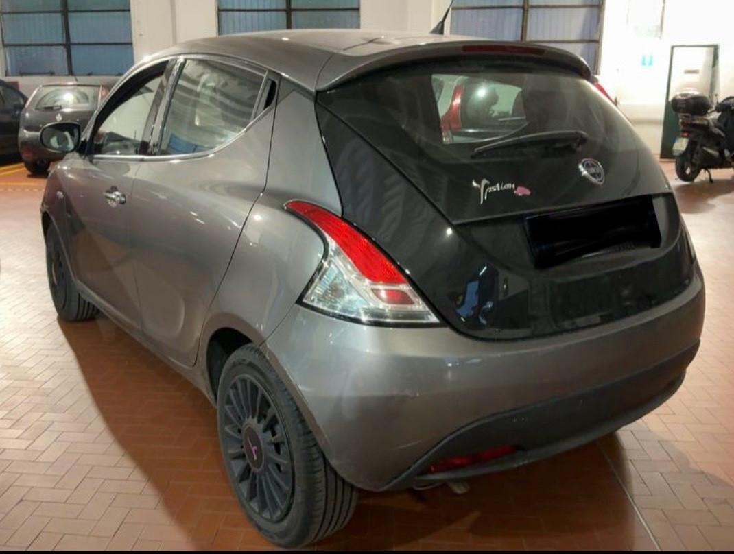 Lancia Ypsilon 1.2 69CV 5P Elefantino Rosa-km39500-