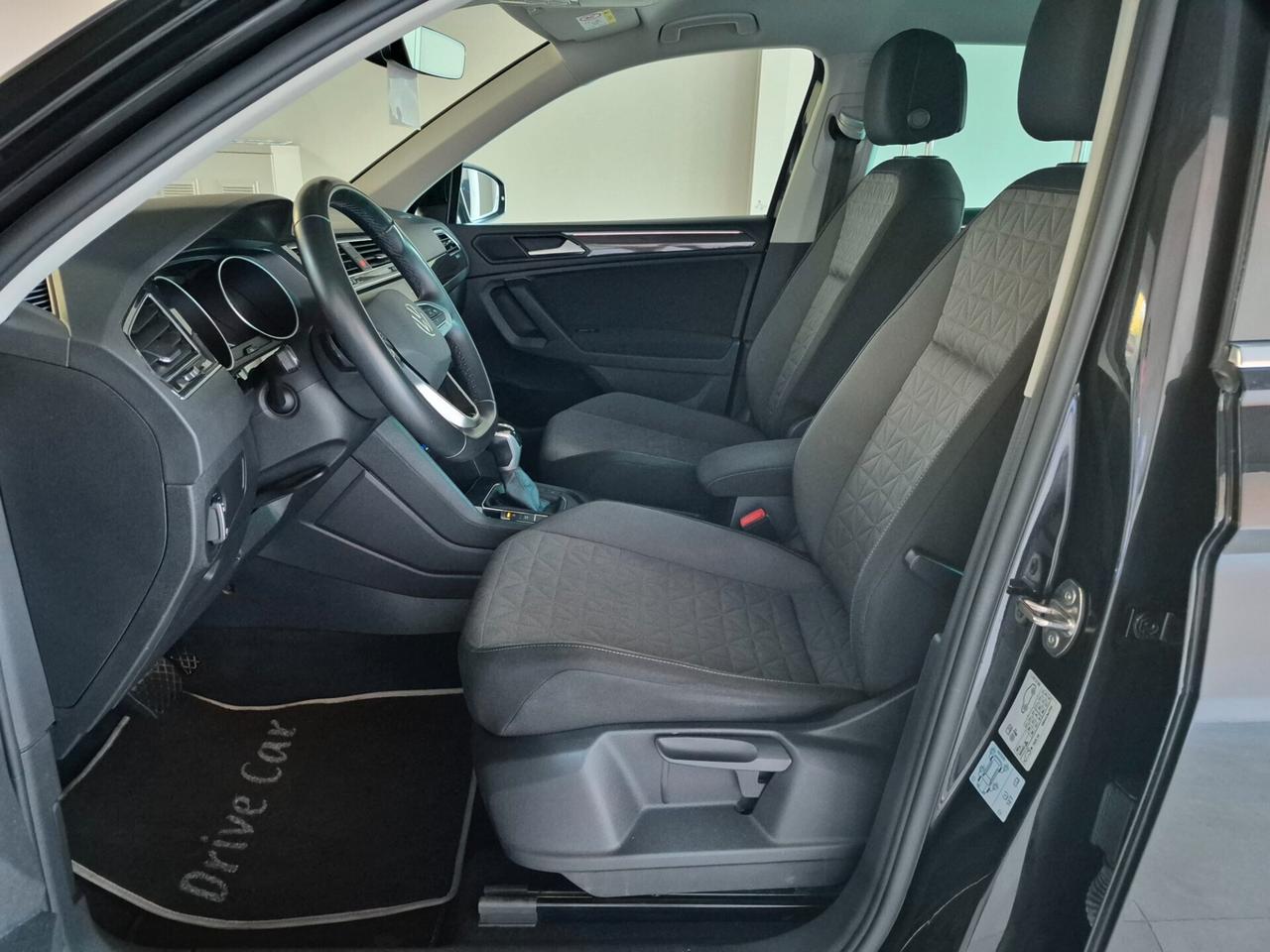 Volkswagen Tiguan 2.0 TDI LIFE 150CV DSG LED APPLE CAR PLAY/ANDROID AUTO ACC AMBIENT LIGHT(30 TONALITÀ) CLIMA 3 ZONE WIRELESS VETRI PRIVACY