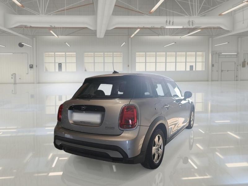 MINI COOPER ESSENTIAL AUTO 5 PORTE BERLINA
