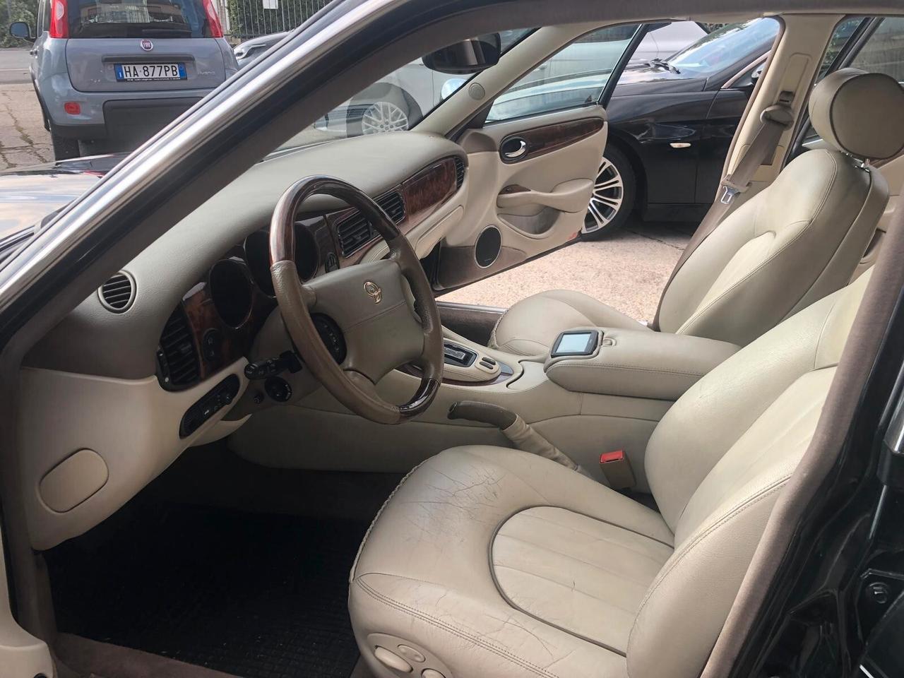 Jaguar XJ Daimler 4.0 cat