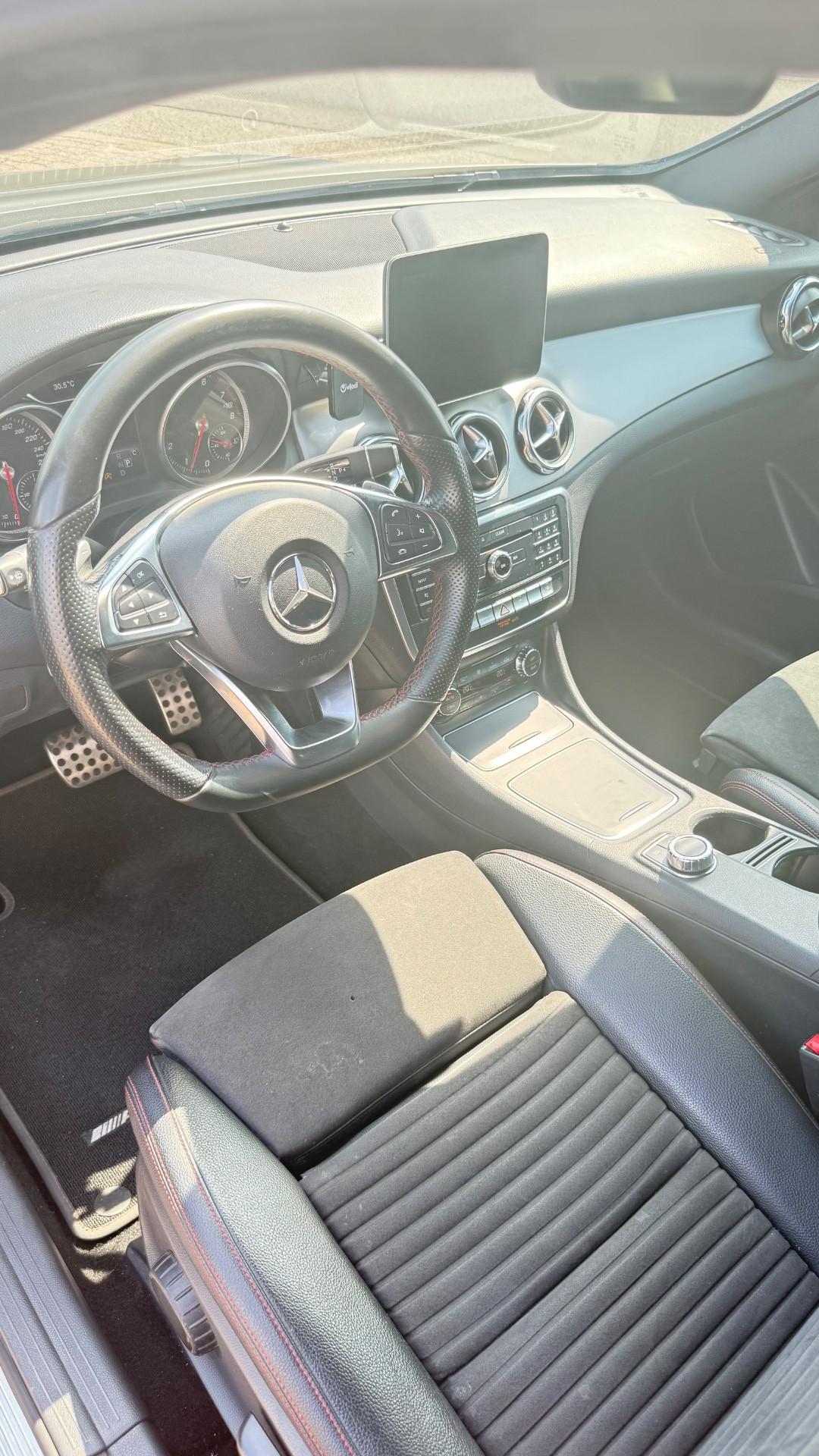 MERCEDES GLA 250 ALLESTIMENTO AMG 4MATIC