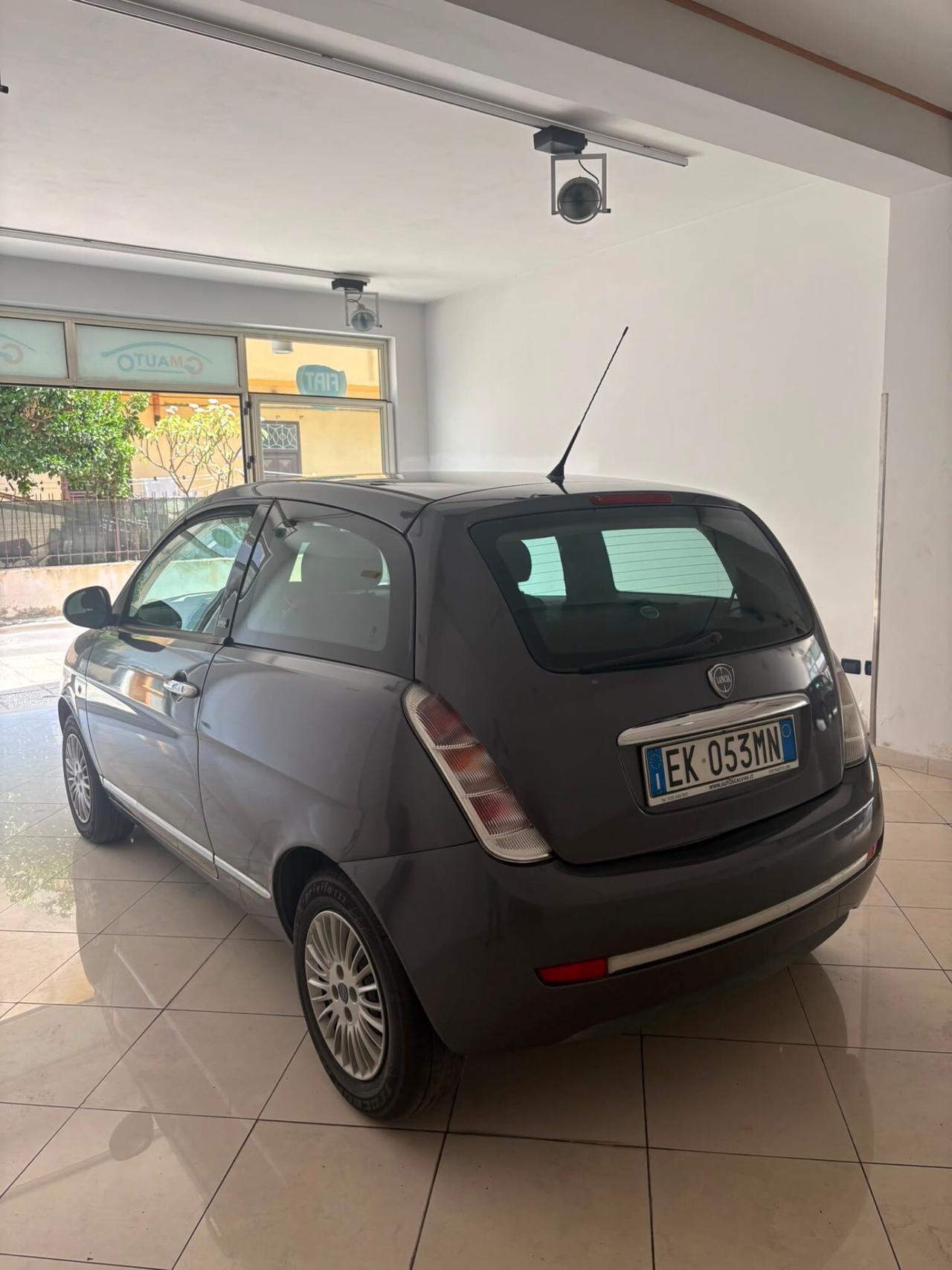 Lancia Ypsilon 1.3 MJT 75 CV Unyca