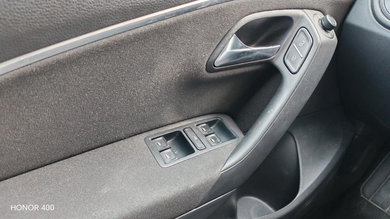 Volkswagen Polo HIGHLINE CAMBIO AUTOMATICO NEOPATENTATO
