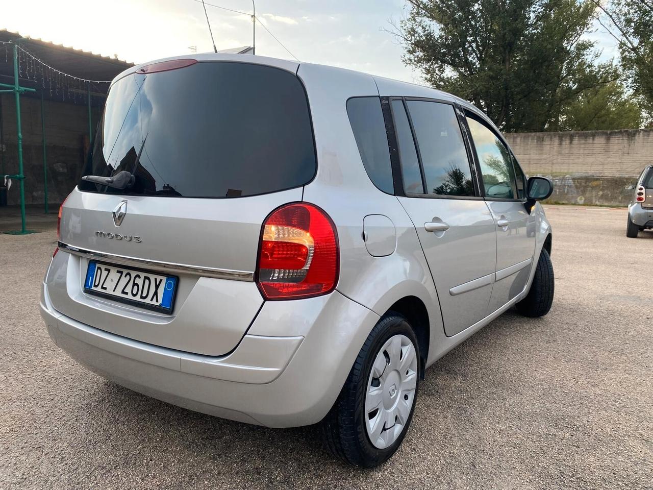 Renault Gran Modus 1.2 benz full opt 2010