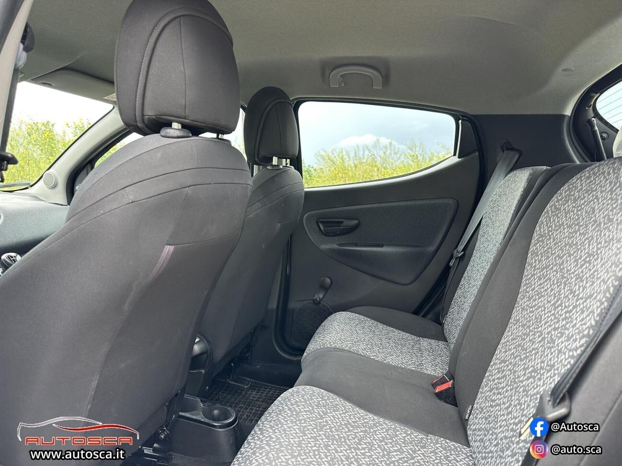 Lancia Ypsilon 1.0 FireFly 5 porte S&S Hybrid Ecochic Silver