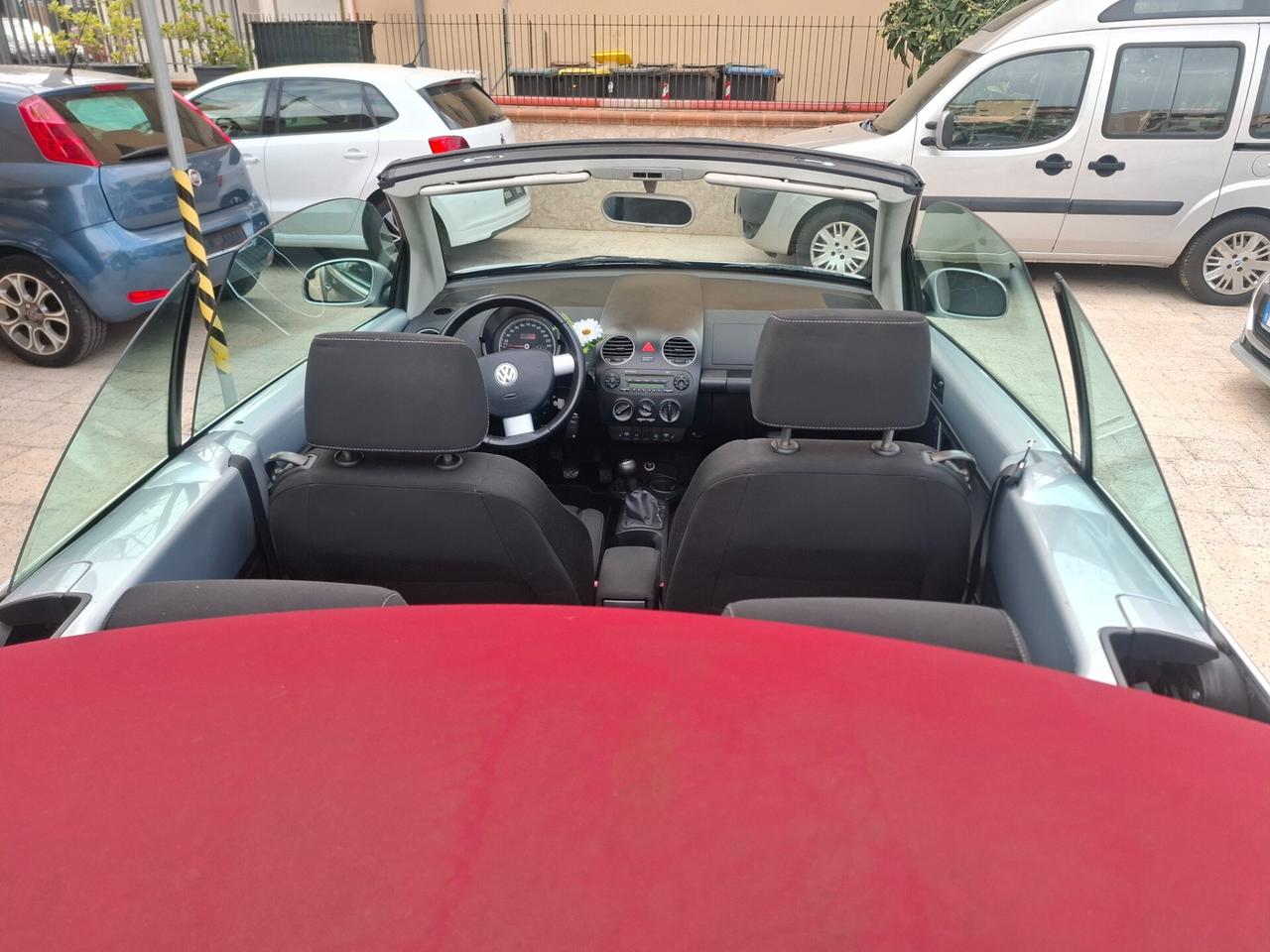 Volkswagen New Beetle Cabriolet - 1.4-16V Highline