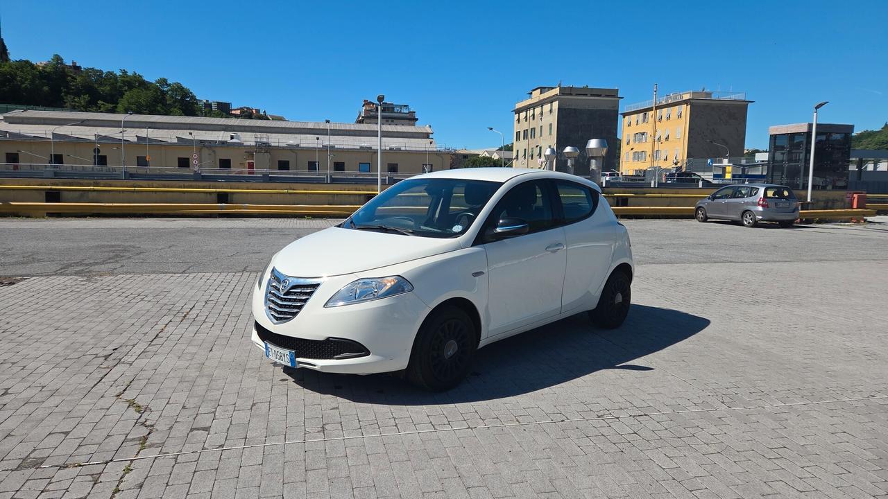 LANCIA YPSILON PLATINUM – UNICO PROPRIETARIO – 88.000 KM CERTIFICATI – € 6.190
