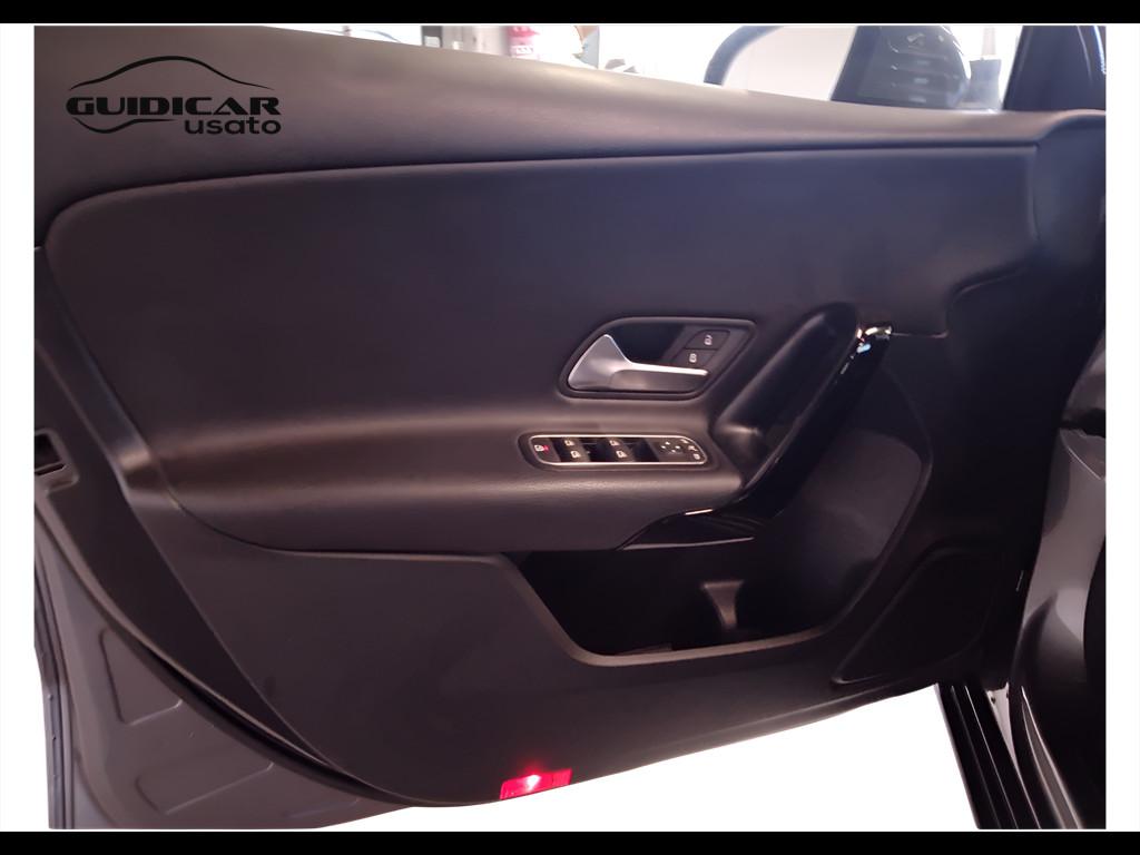 Mercedes-Benz Classe A - W177 2018 - A 180 d Sport auto