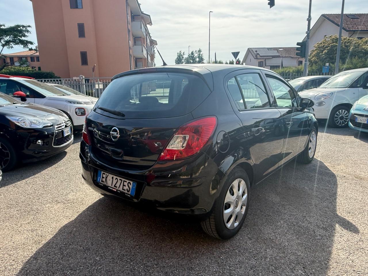 Opel Corsa 1.2 5 porte Cosmo