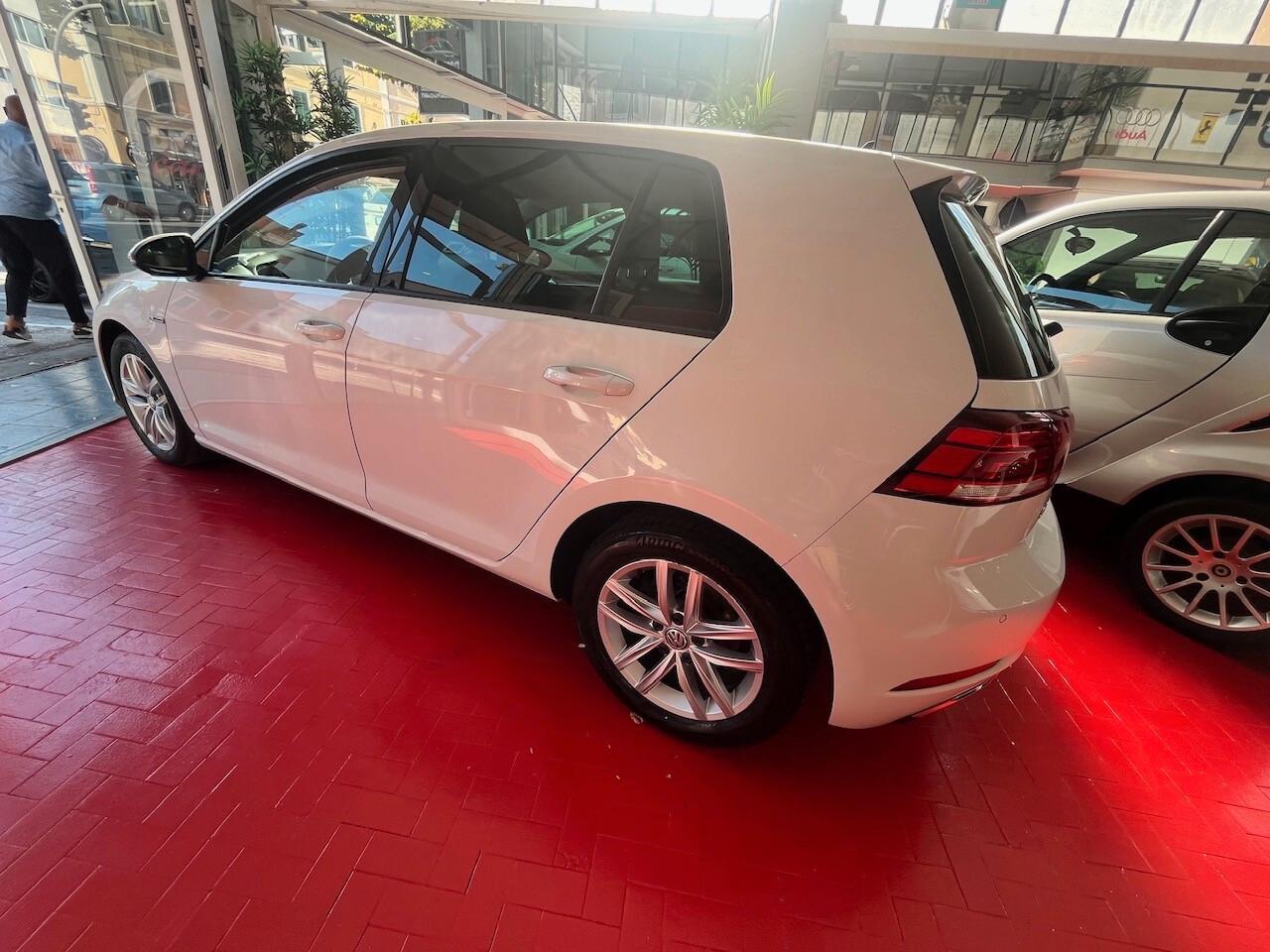 VOLKSWAGEN GOLF VII TGI METANO 130CV EXECUTIVE DSG NAVI ALCANTARA SENSORI DI PARCHEGGIO ANTERIORI POSTERIORI CERCHI IN LEGA OK NEOPATENTATI - CON € 25 percorrenza KM 460 - GARANZIA 12 MESI -