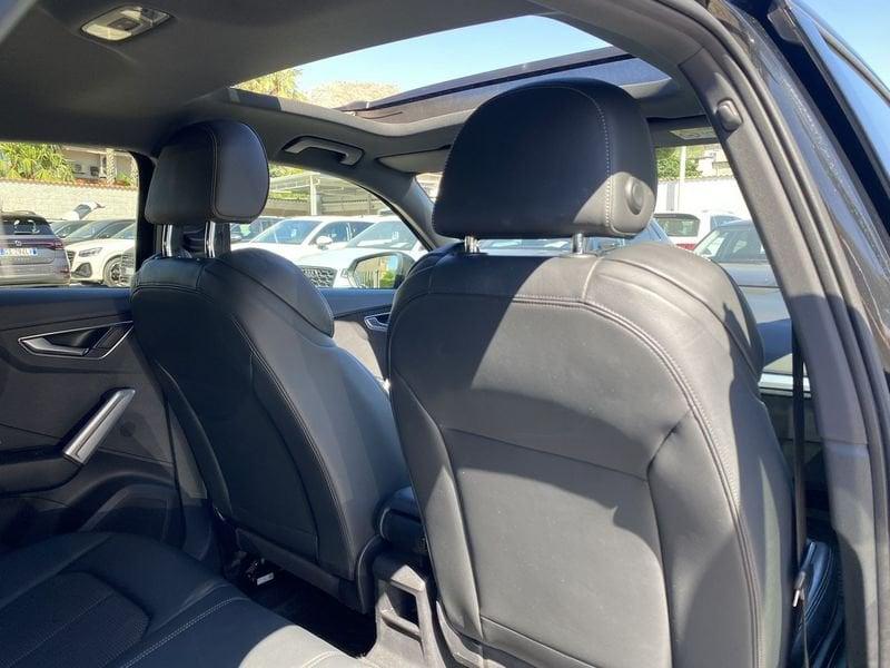 Audi Q2 S Line interno ed esterno 1.5 TFSI 150CV 35