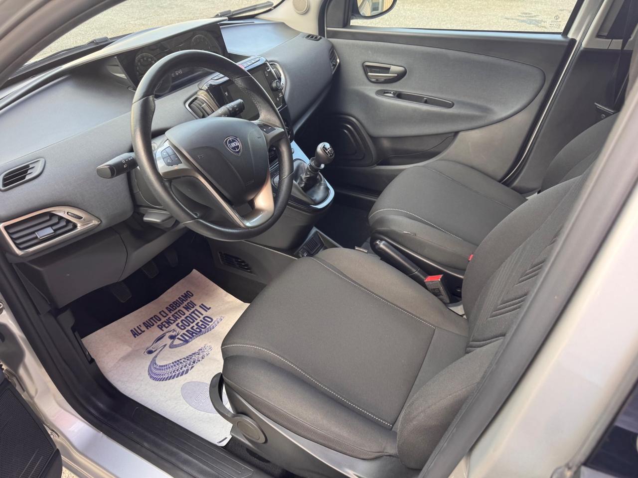 Lancia Ypsilon 1.0 Hybrid Gold