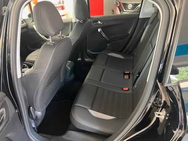 PEUGEOT 2008 1.2 BENZINA ALLURE PARI AL NUOVO UNICO PROPRIETARIO TAGLIANDI PEUGEOT