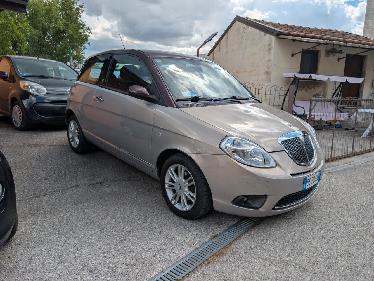Lancia Ypsilon 1.3 MJT 75 CV Platino