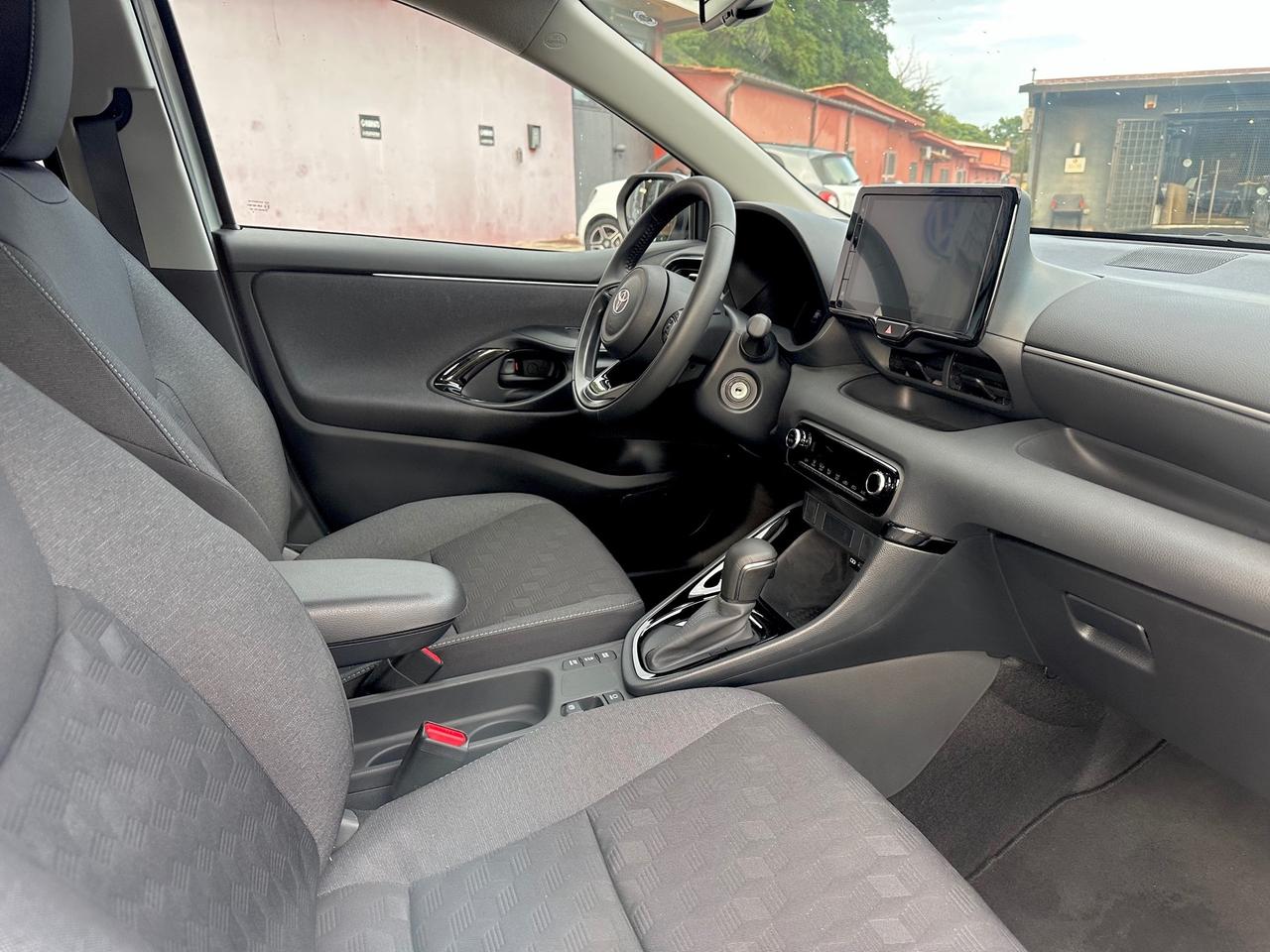 Toyota Yaris 1.5 Hybrid 5 porte Trend 2500 km! Full optional Nessun obbligo finanziario Permute