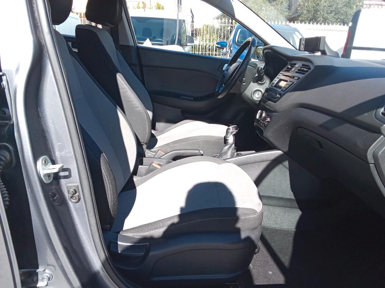 HYUNDAI i20 1,1 CRDI 75 CV CONFORT MY21 5P